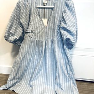 Women’s dress. Very cool/crisp , feels like seersucker. Pale blue w 2 pockets.